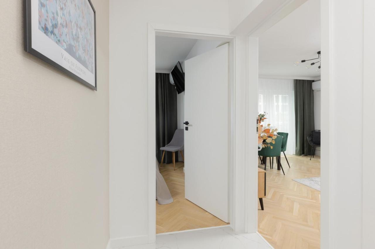 Stylish Heart Of By Renters * Warszawa